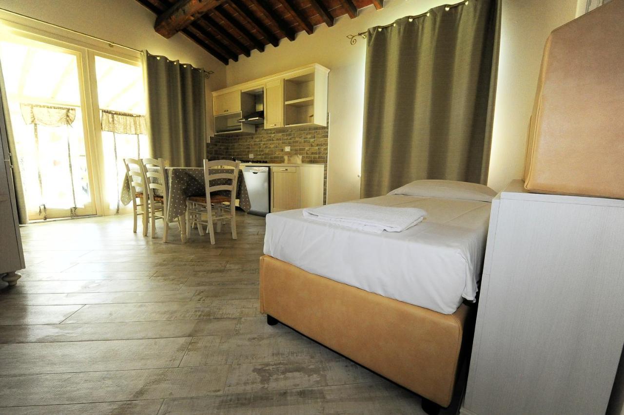 Fattoria Palazzeta - Pet & Family Friendly Aparthotel เชชินา ภายนอก รูปภาพ